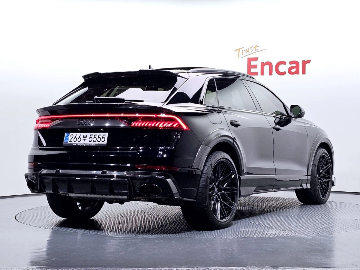 AUDI RSQ8 4M