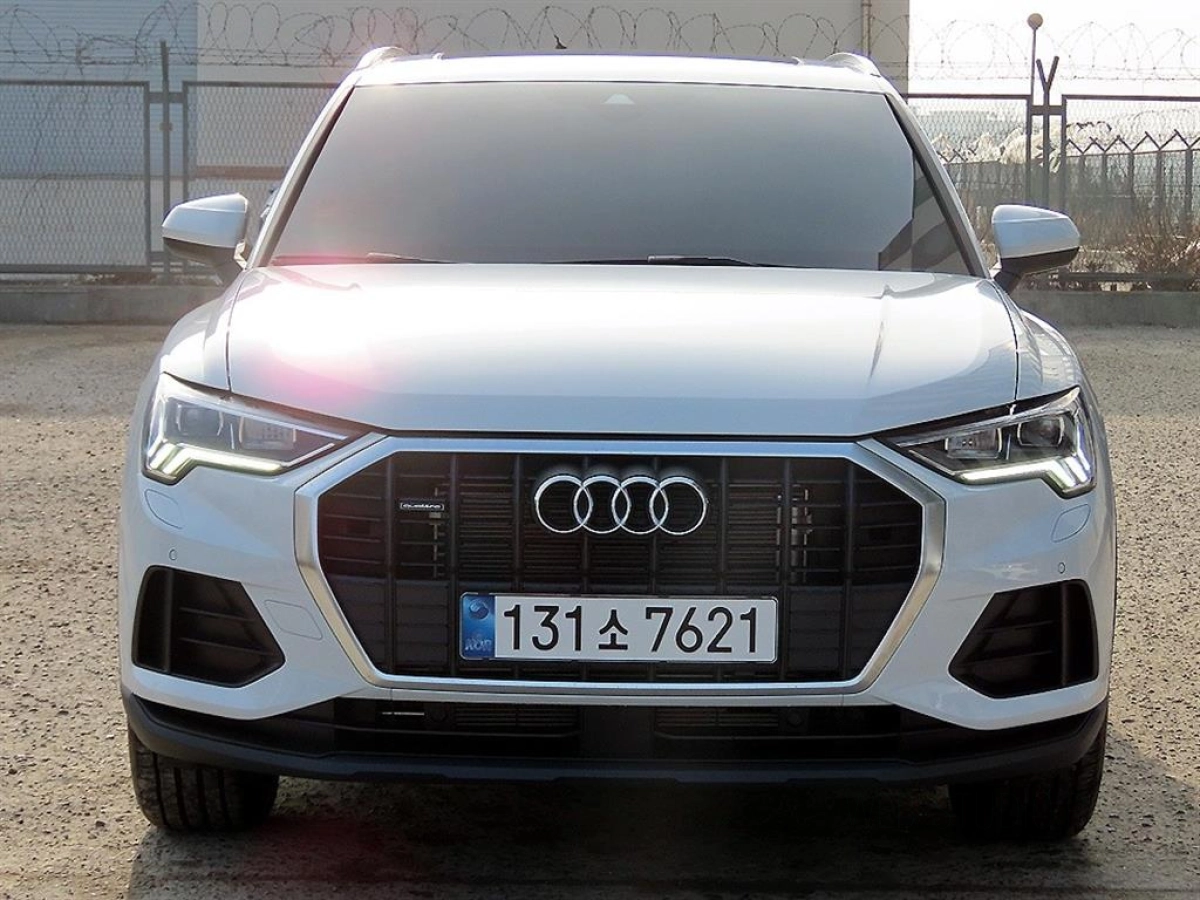 AUDI Q3 F3