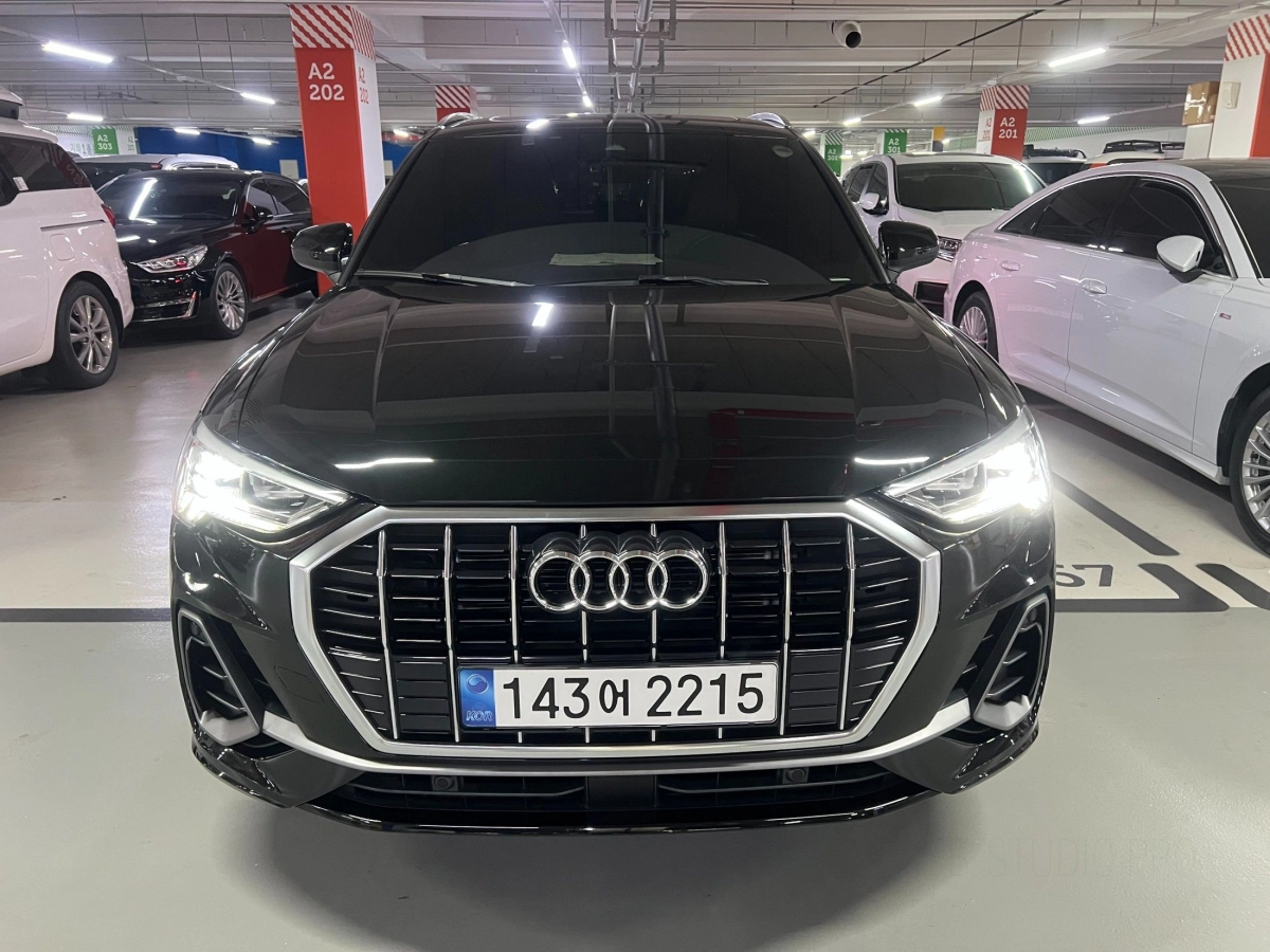 AUDI Q3 F3