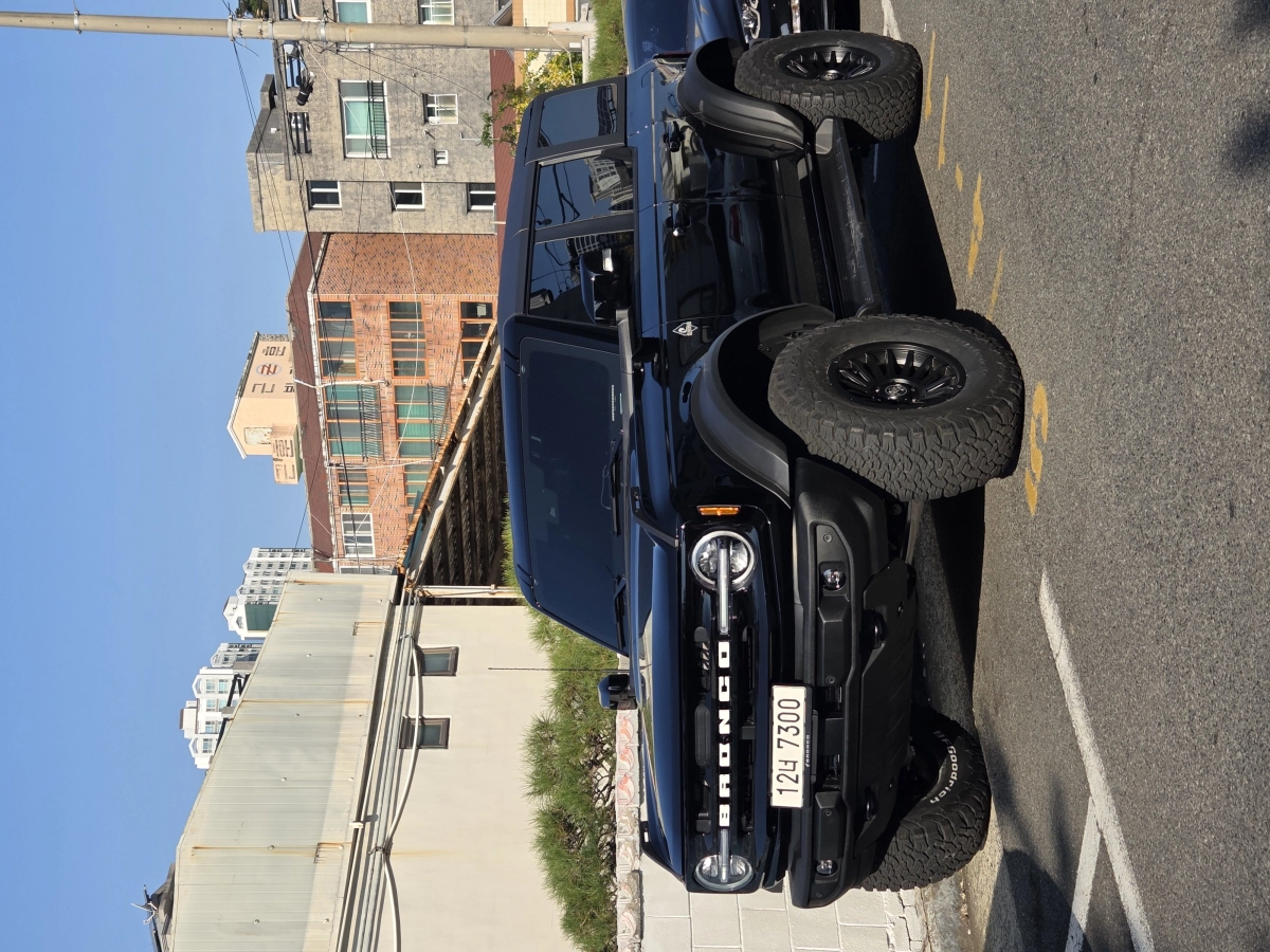 FORD BRONCO