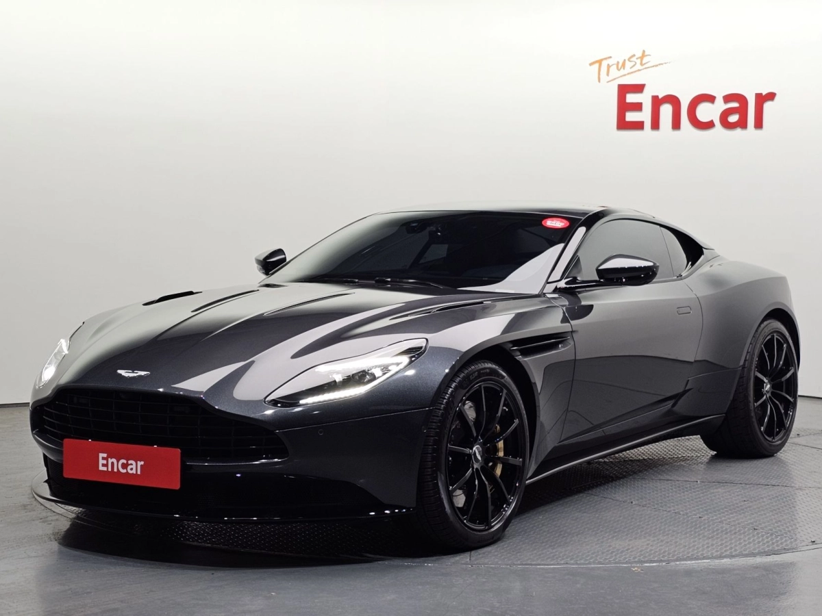 ASTON MARTIN DB11  2020