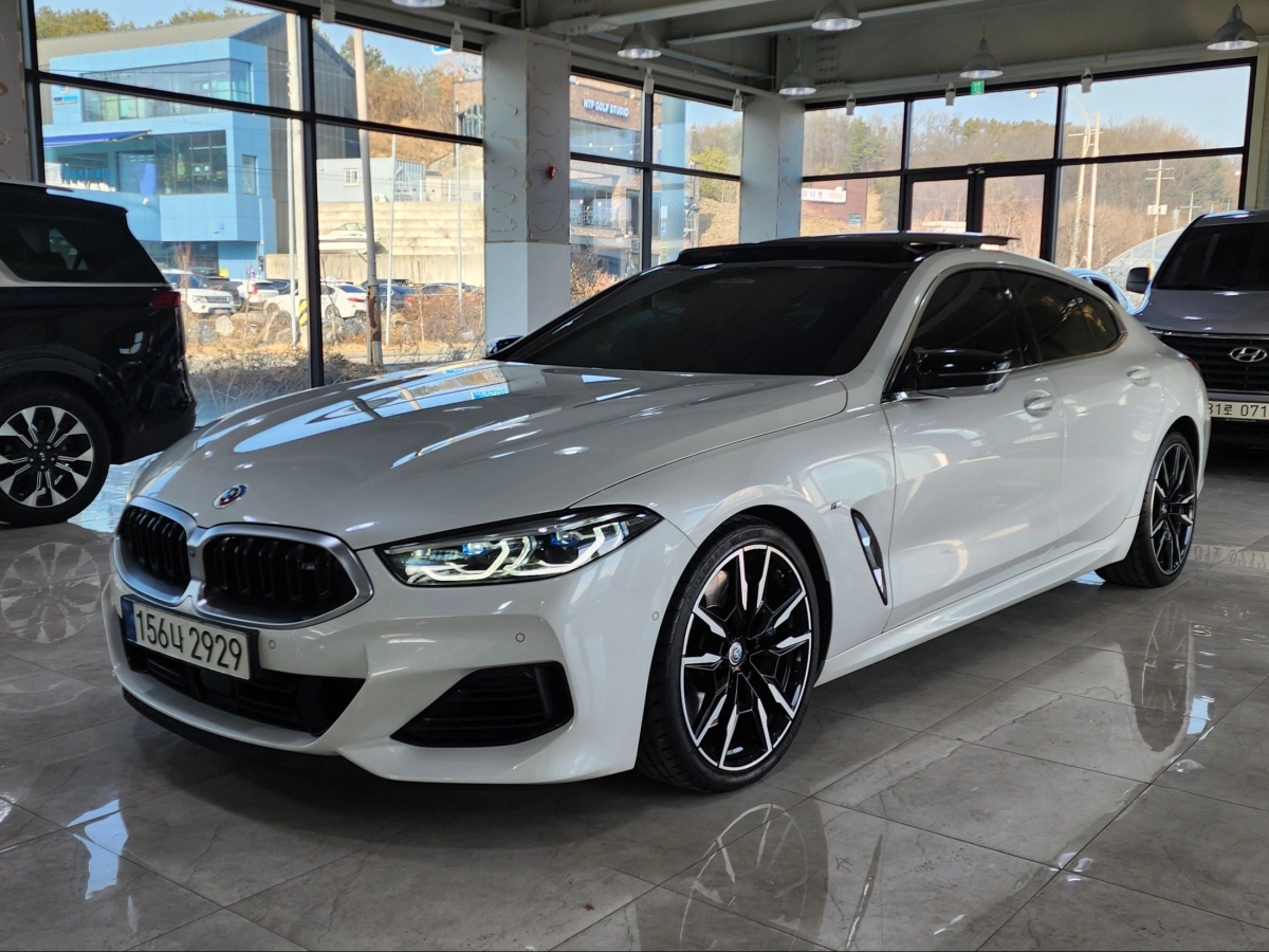 BMW 8-SERIES G15  2022