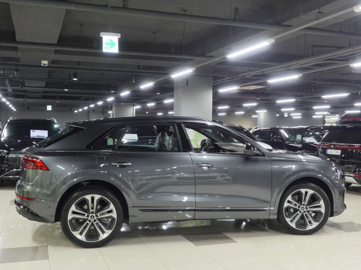 AUDI Q8 4M