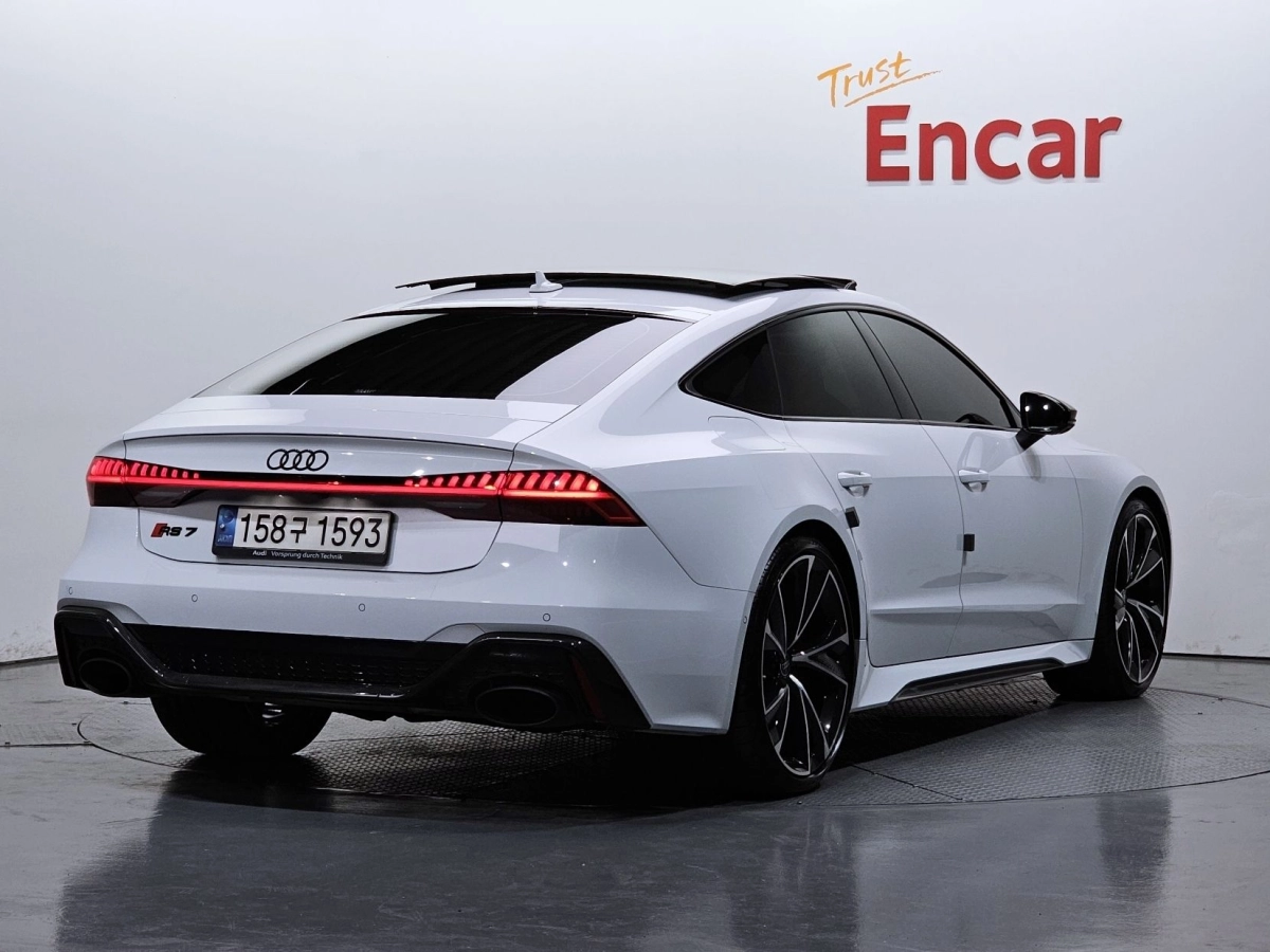 AUDI RS7 4K