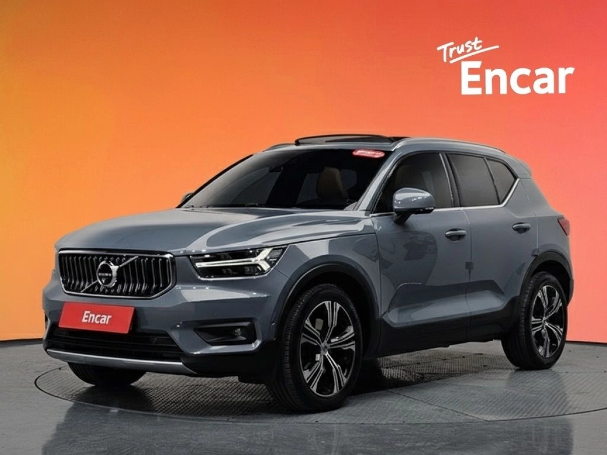 VOLVO XC40