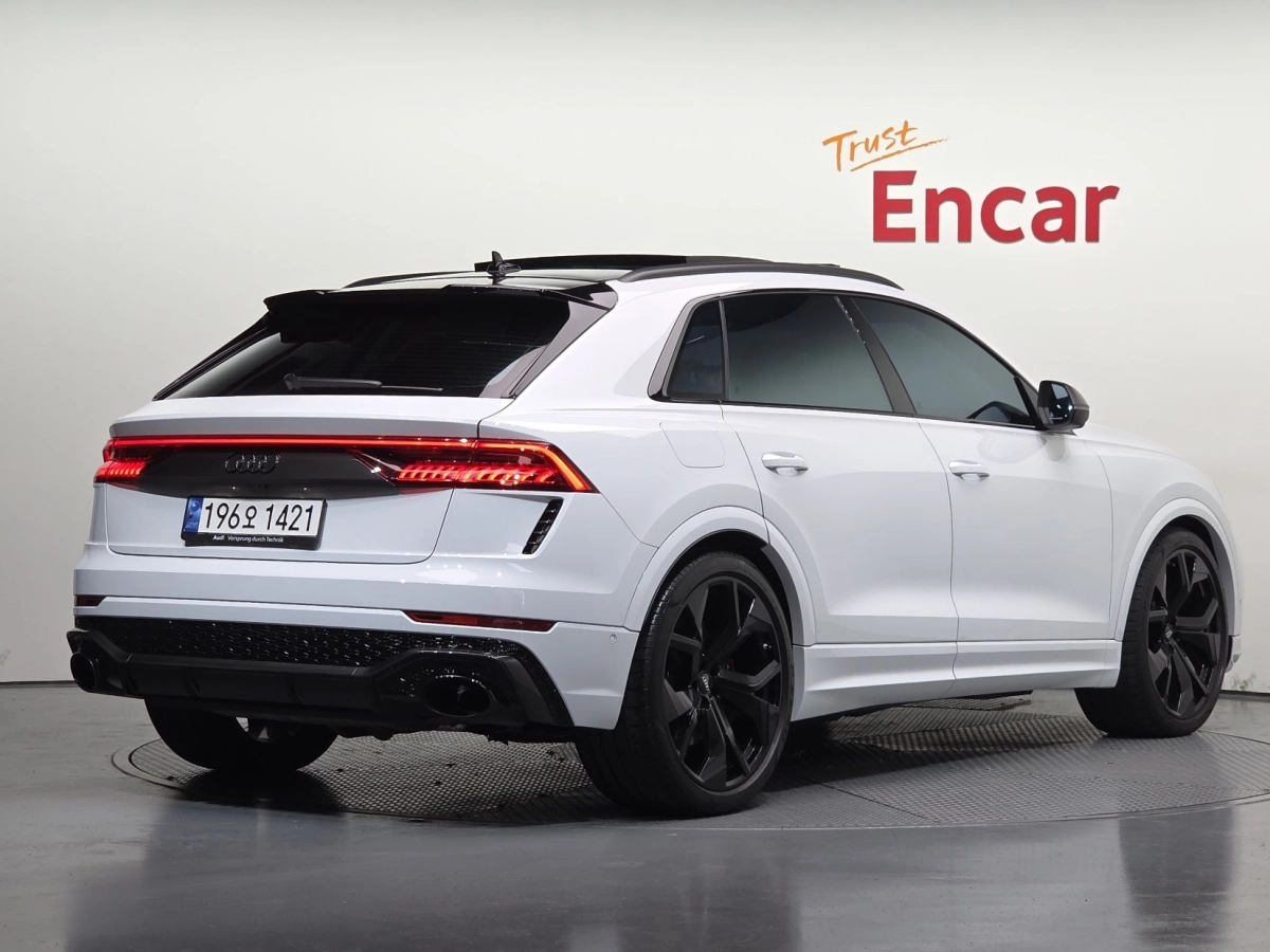 AUDI RSQ8 4M