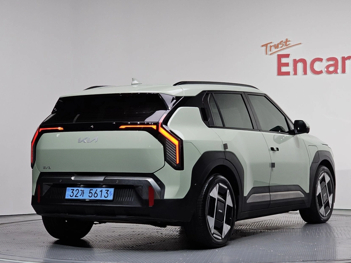 KIA EV3  2025