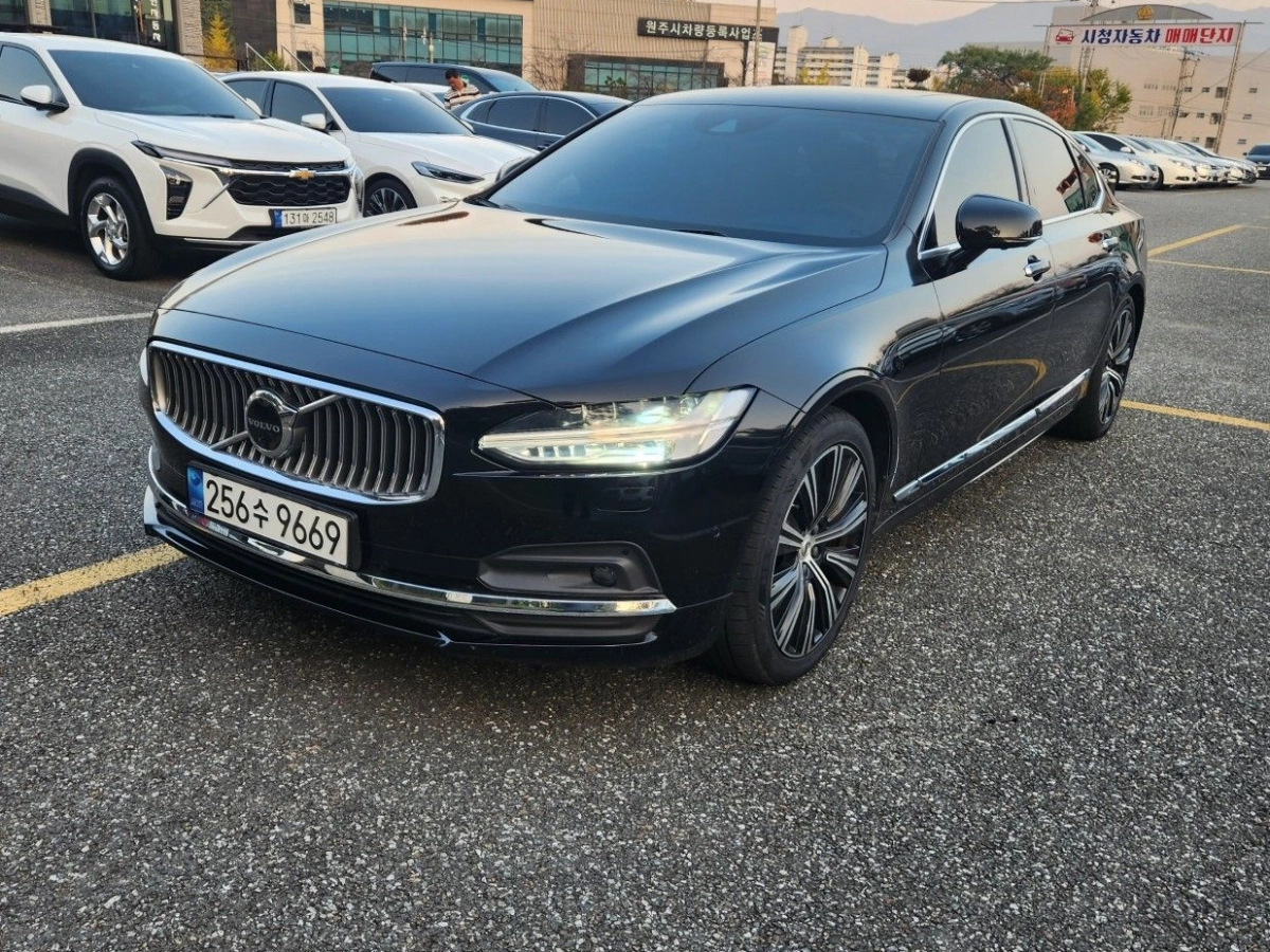 VOLVO S90