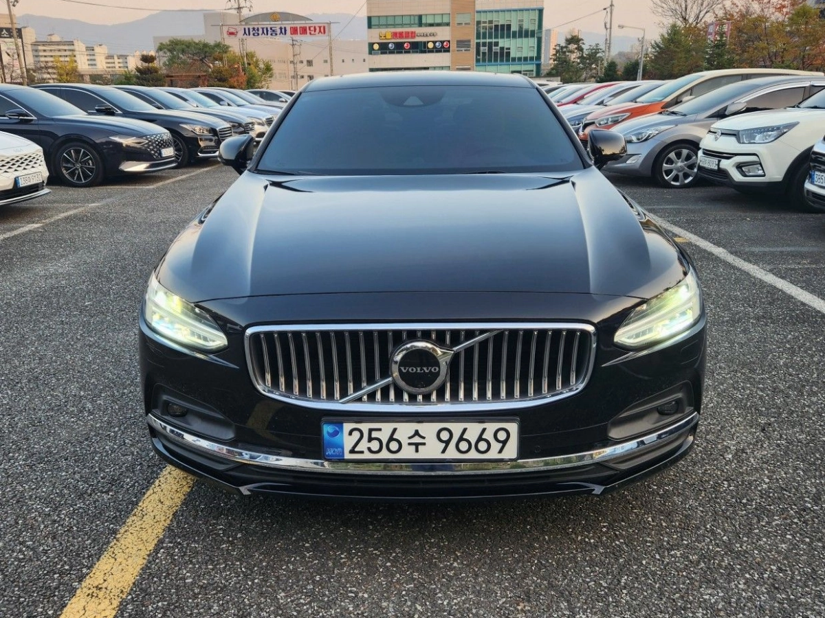 VOLVO S90