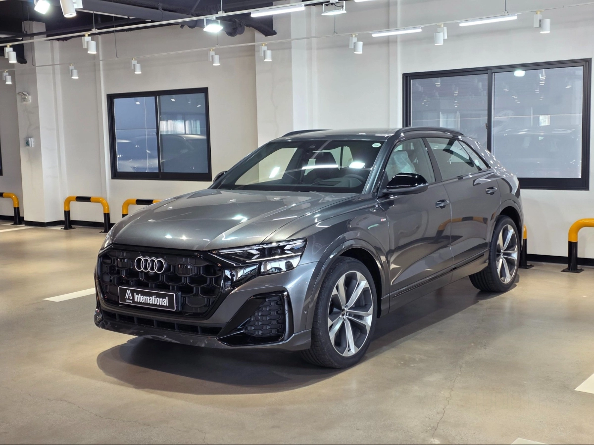AUDI Q8 4M