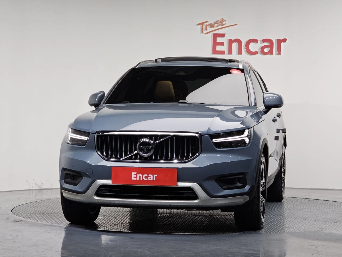 VOLVO XC40