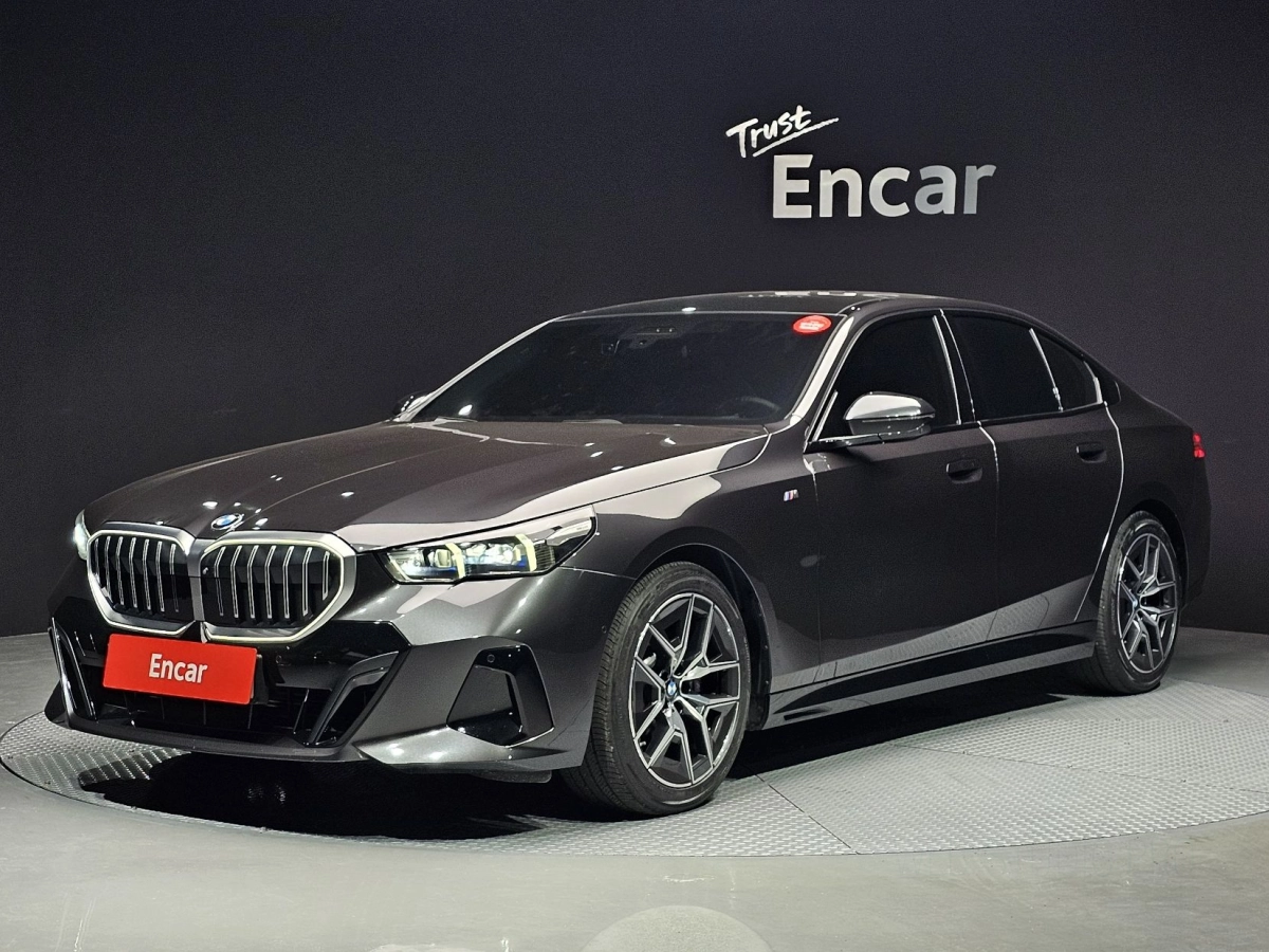 BMW 5-SERIES G60 2023