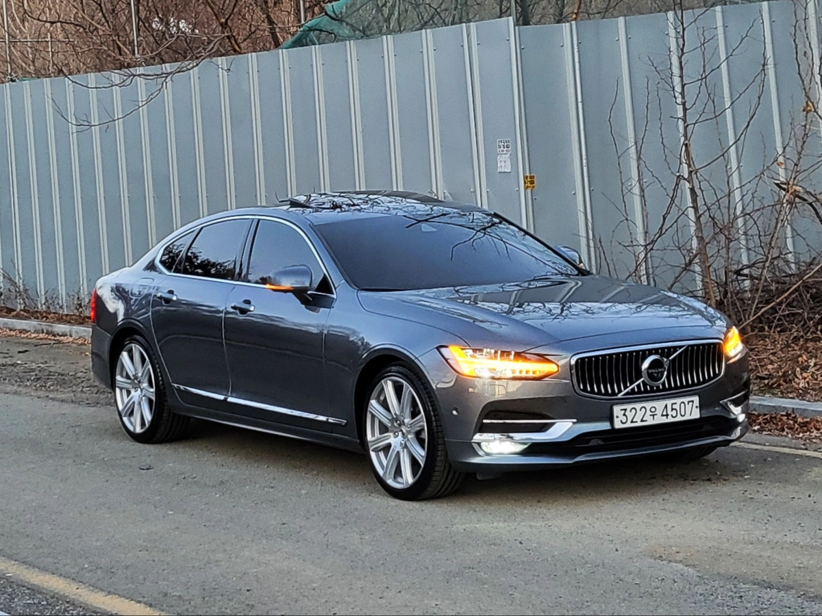 VOLVO S90 2019