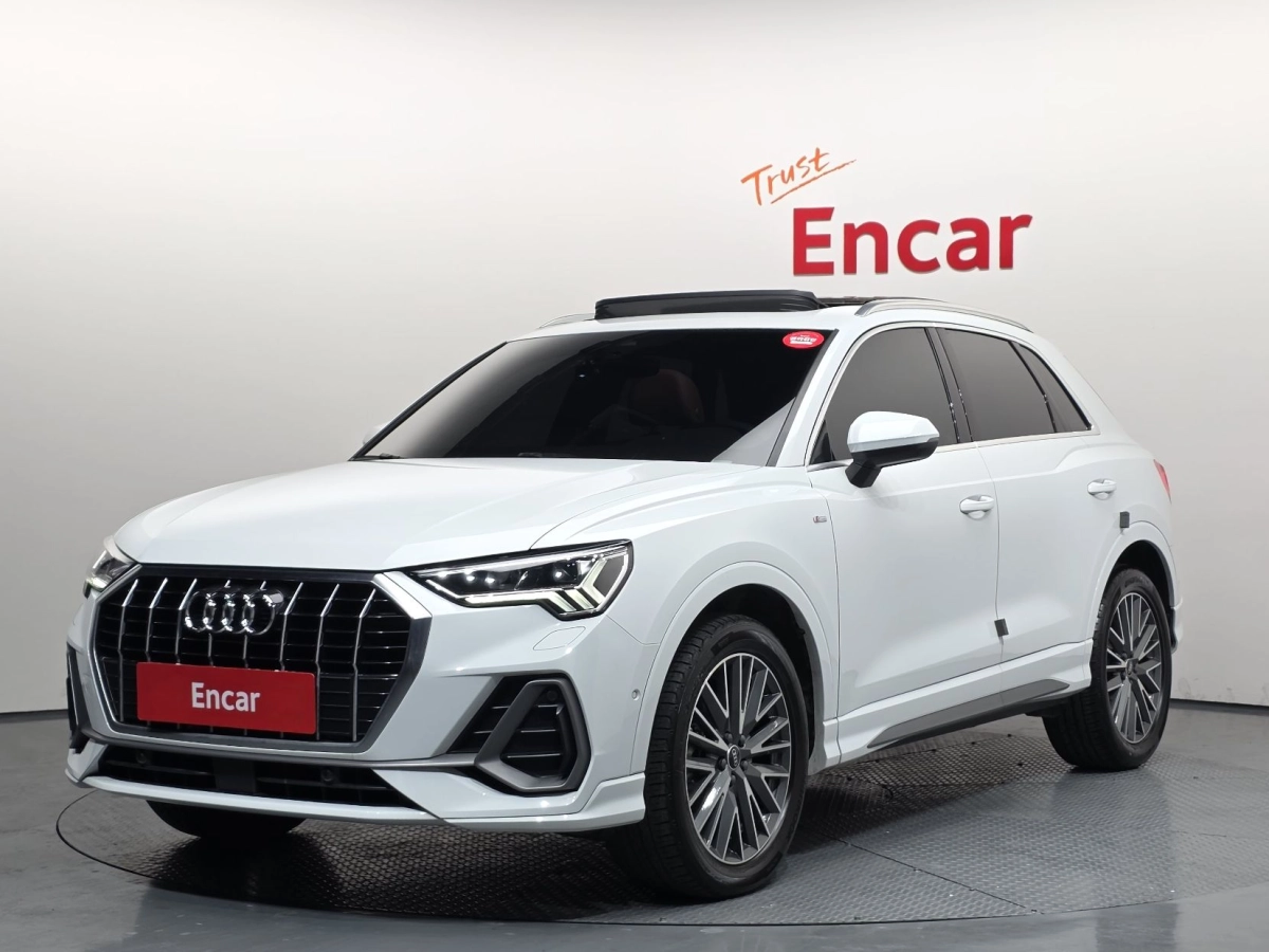 AUDI Q3 F3