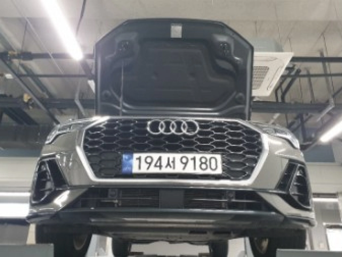 AUDI Q3 F3