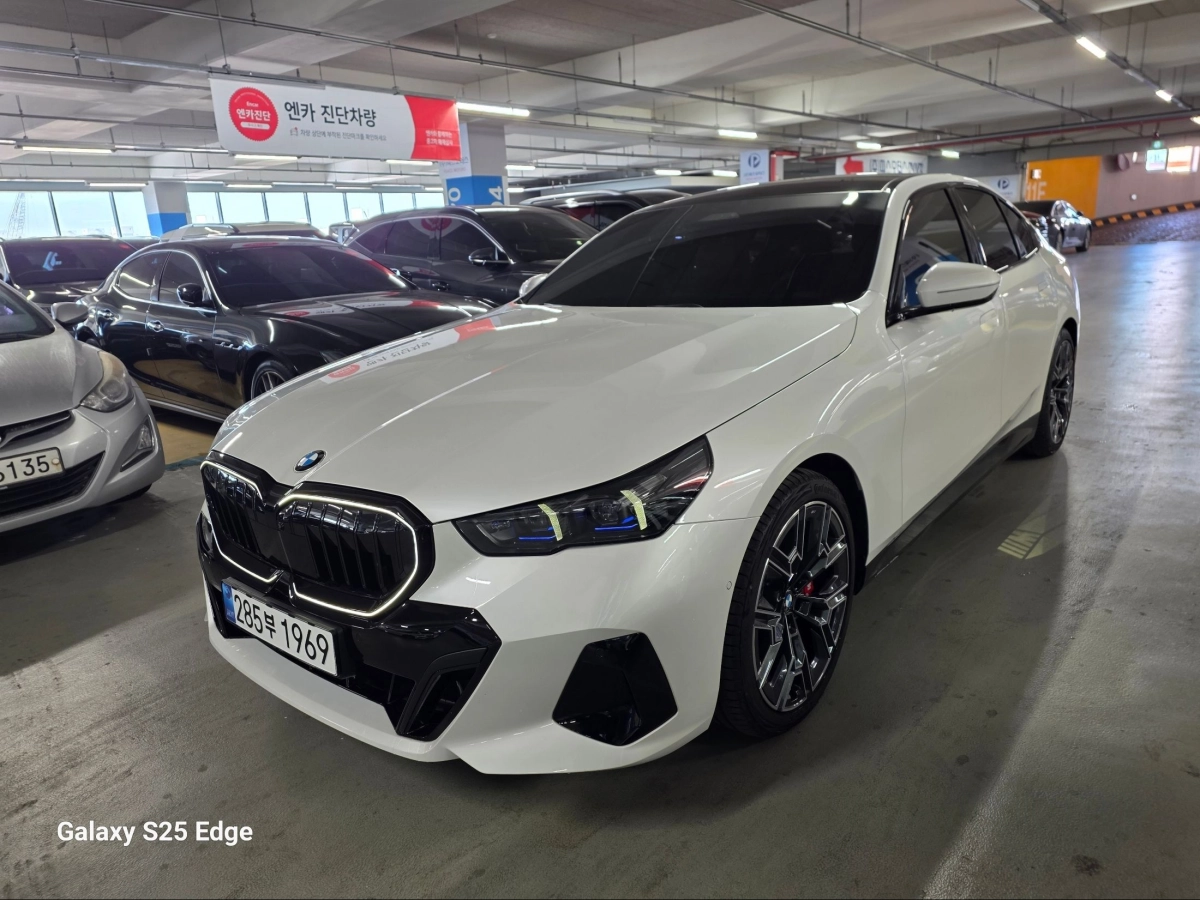 BMW 5-SERIES G60 2025