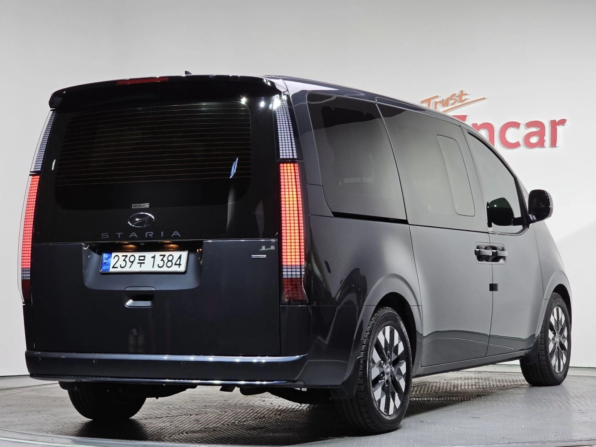 HYUNDAI STARIA