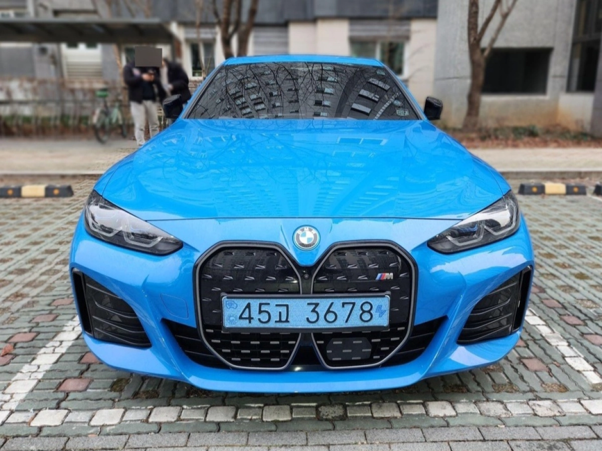 BMW I4
