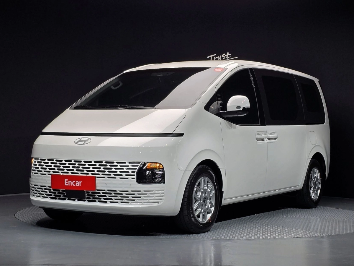 HYUNDAI STARIA 2025