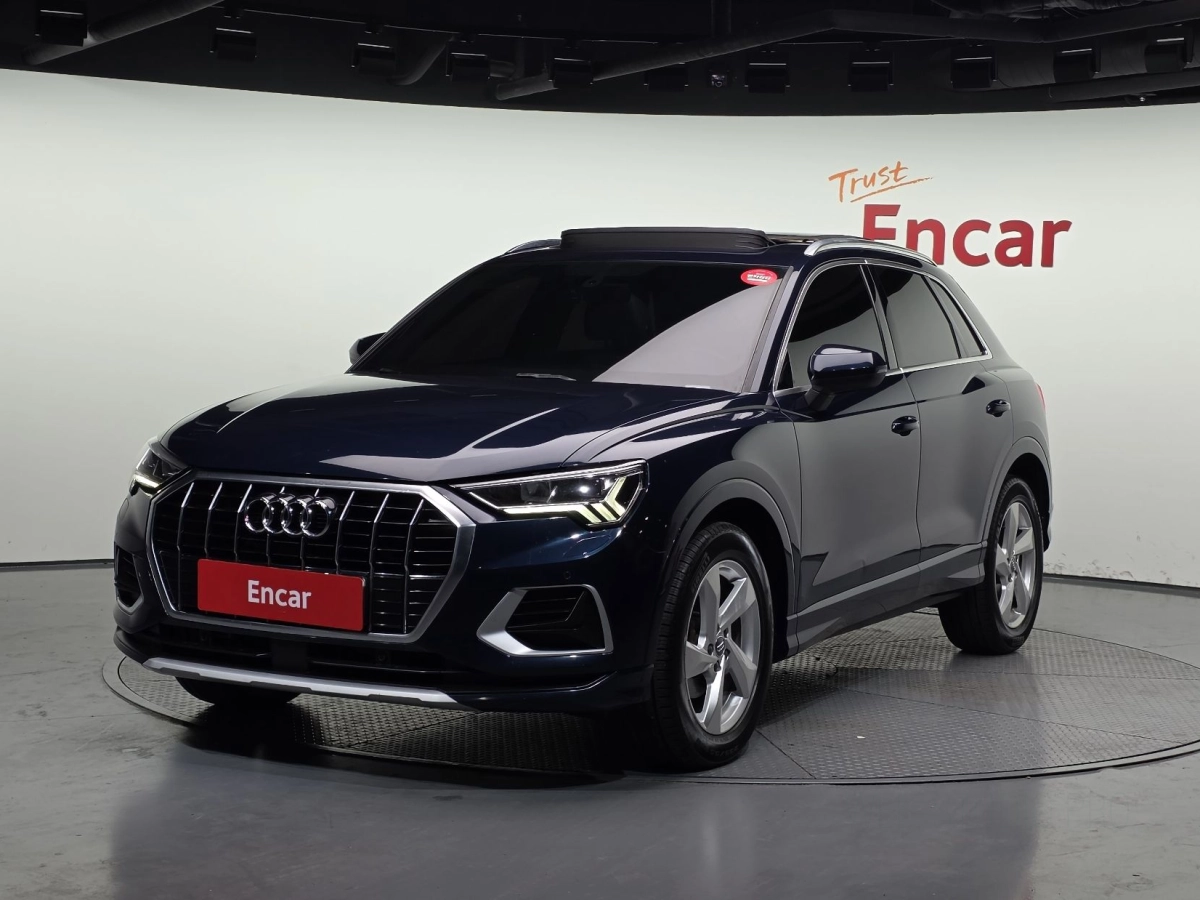 AUDI Q3 F3