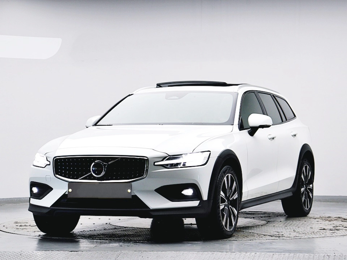 VOLVO V60 CROSS COUNTRY  2023