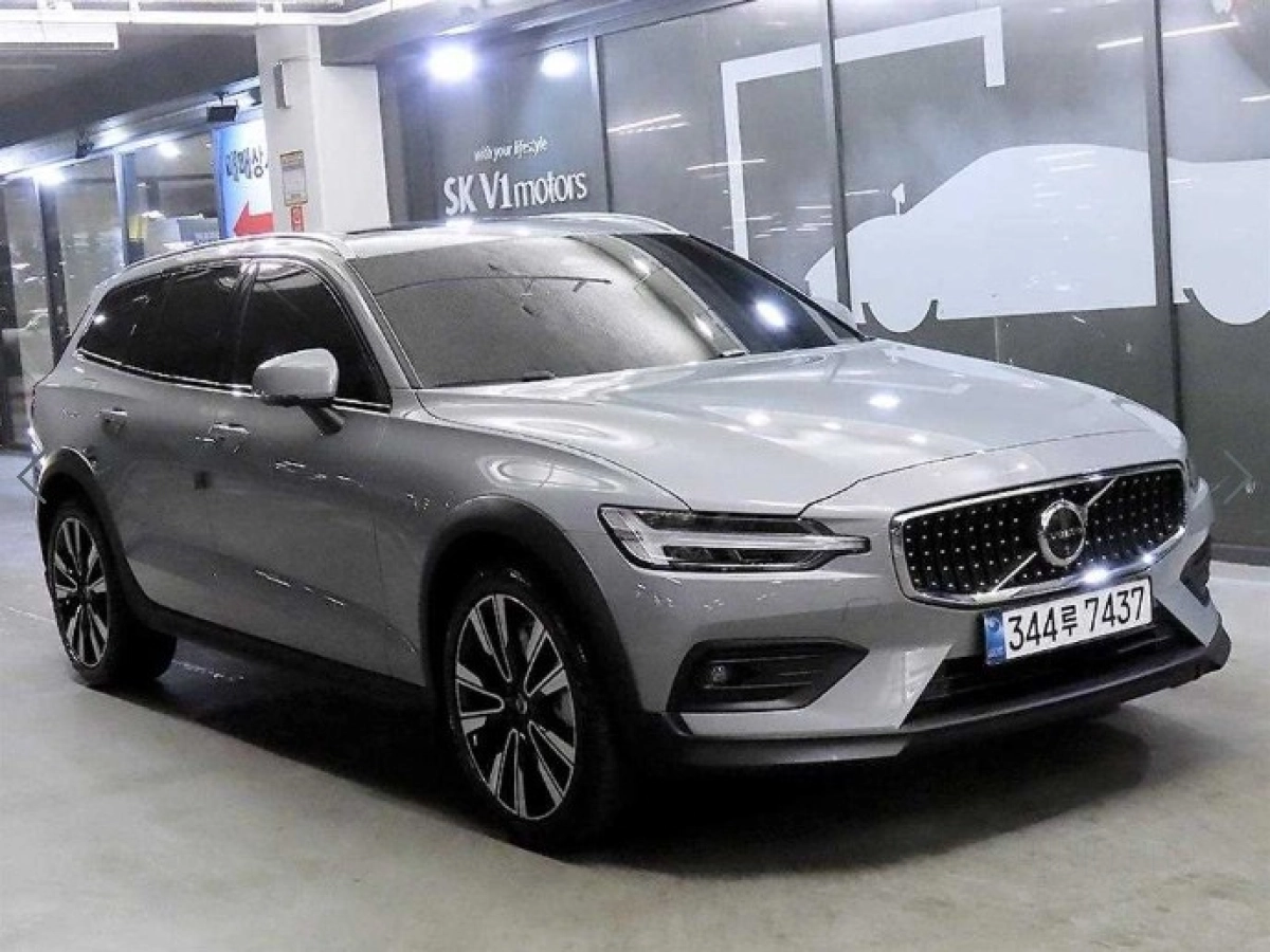 VOLVO V60 CROSS COUNTRY  2024