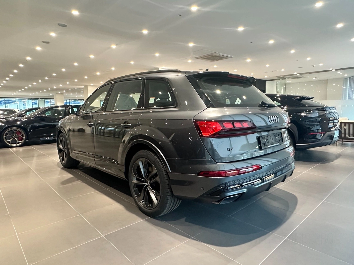 AUDI Q7 4M