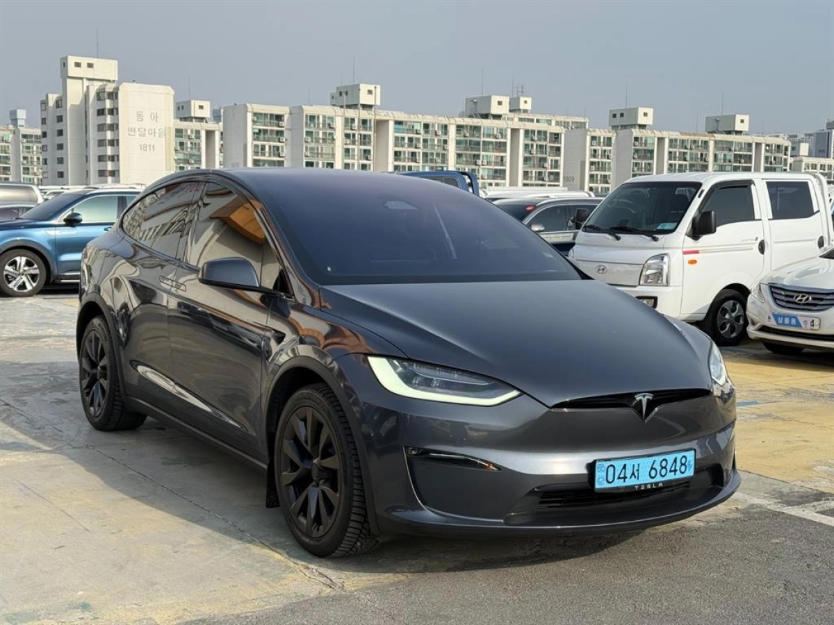 TESLA MODEL X