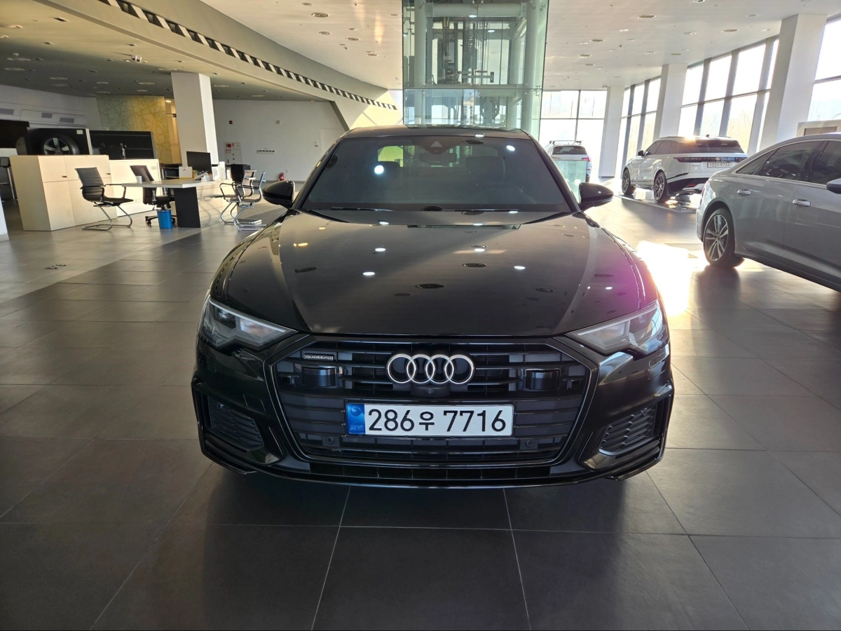 AUDI A6 C8