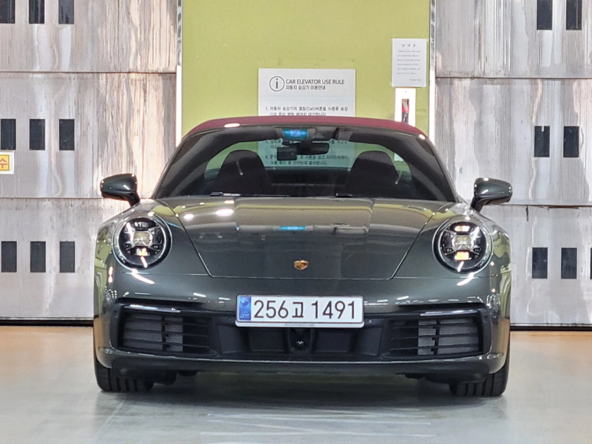 PORSCHE 911 992