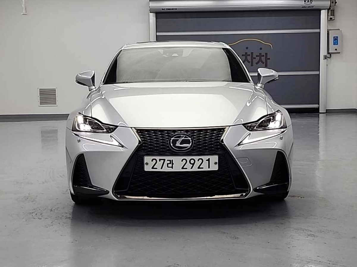 LEXUS IS300