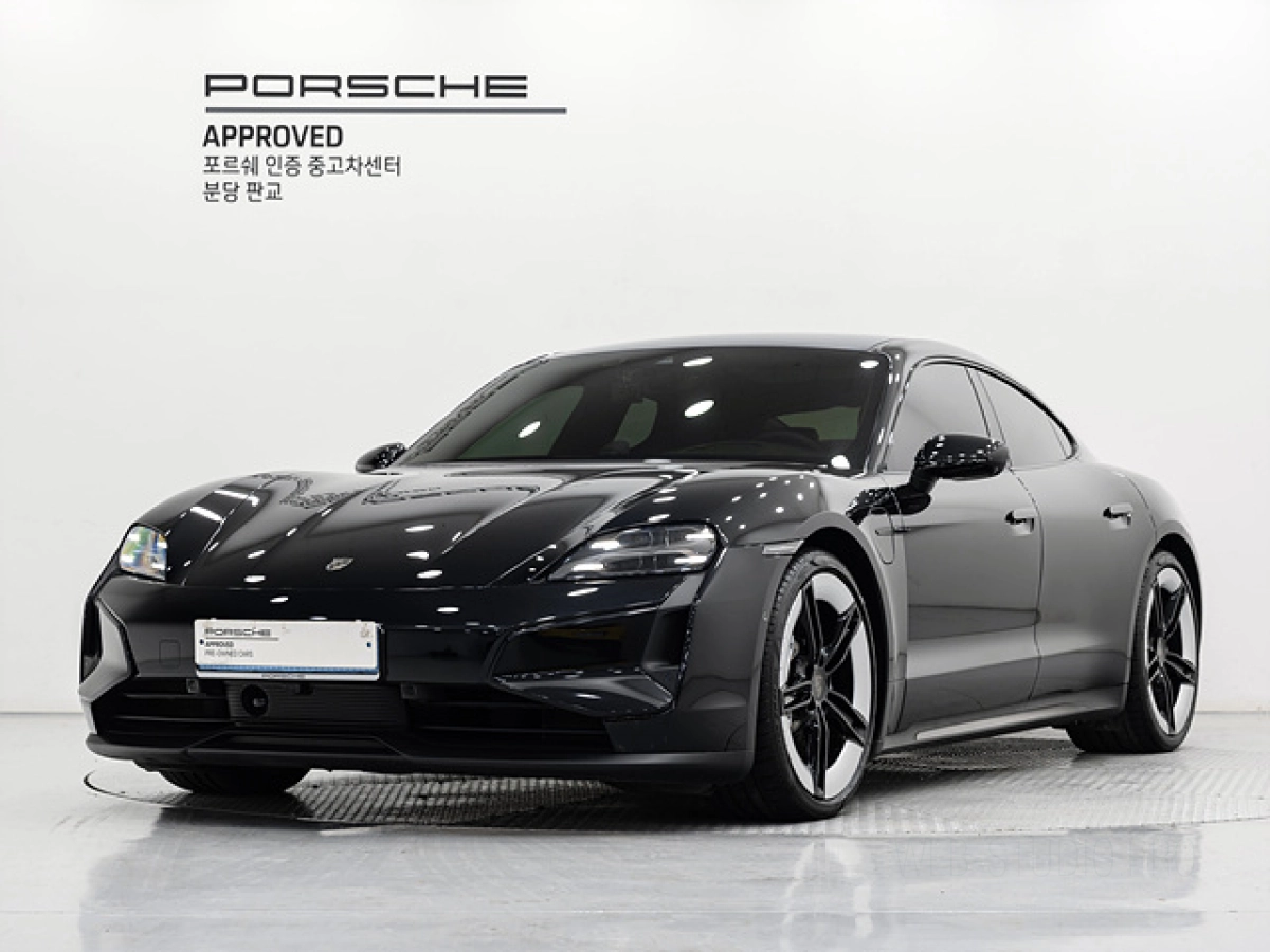 PORSCHE TAYCAN