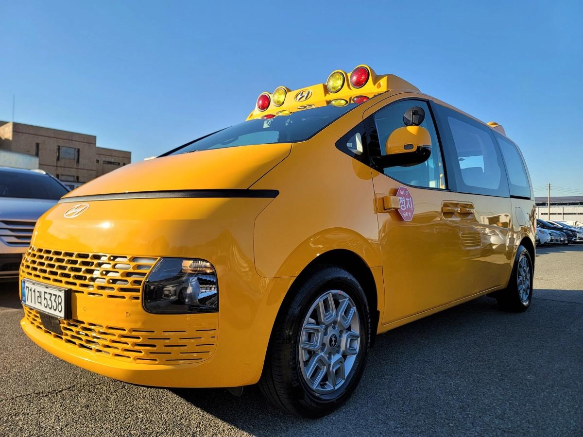HYUNDAI STARIA 2025