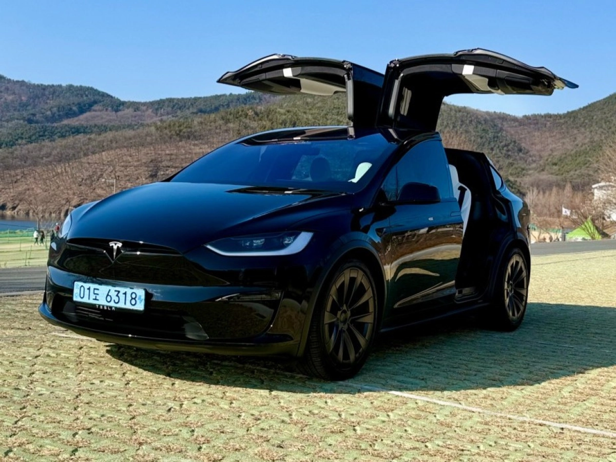 TESLA MODEL X