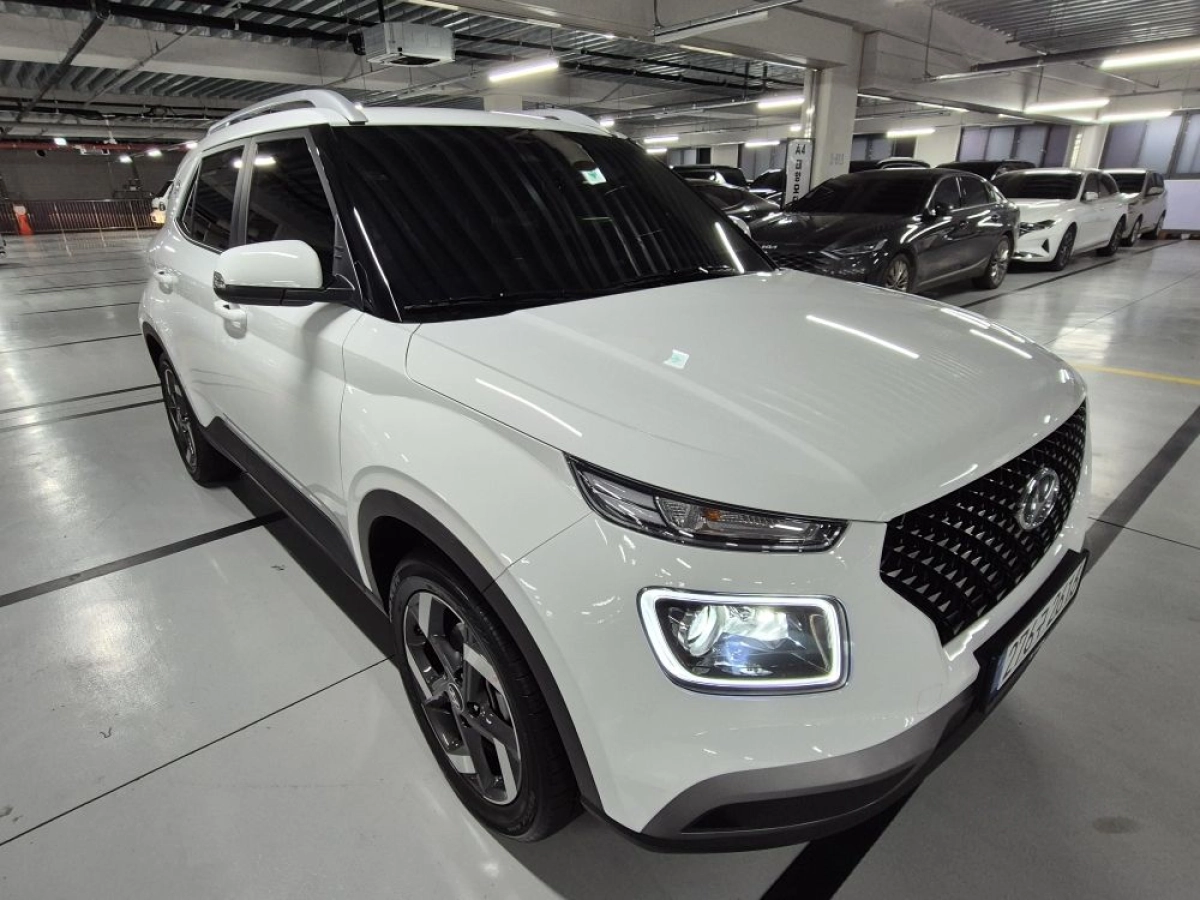 HYUNDAI VENUE