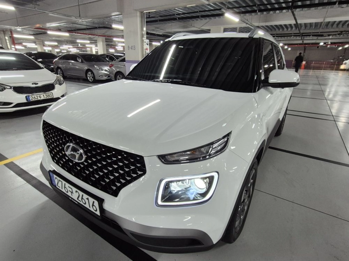 HYUNDAI VENUE