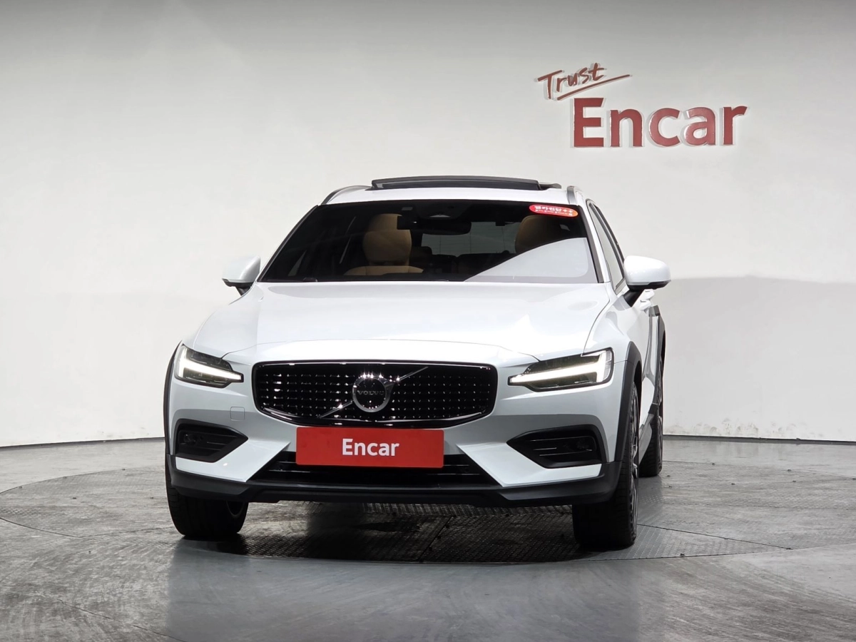 VOLVO V60 CROSS COUNTRY