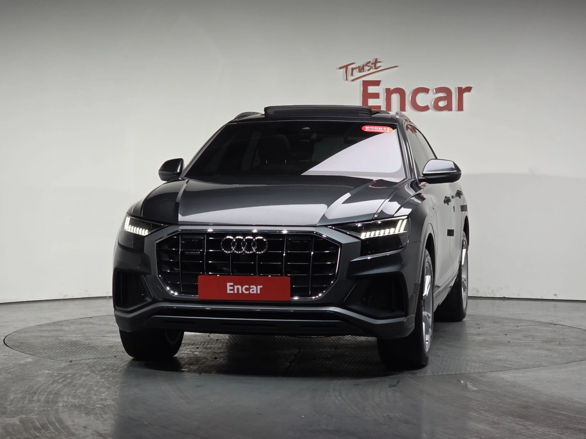 AUDI Q8 4M