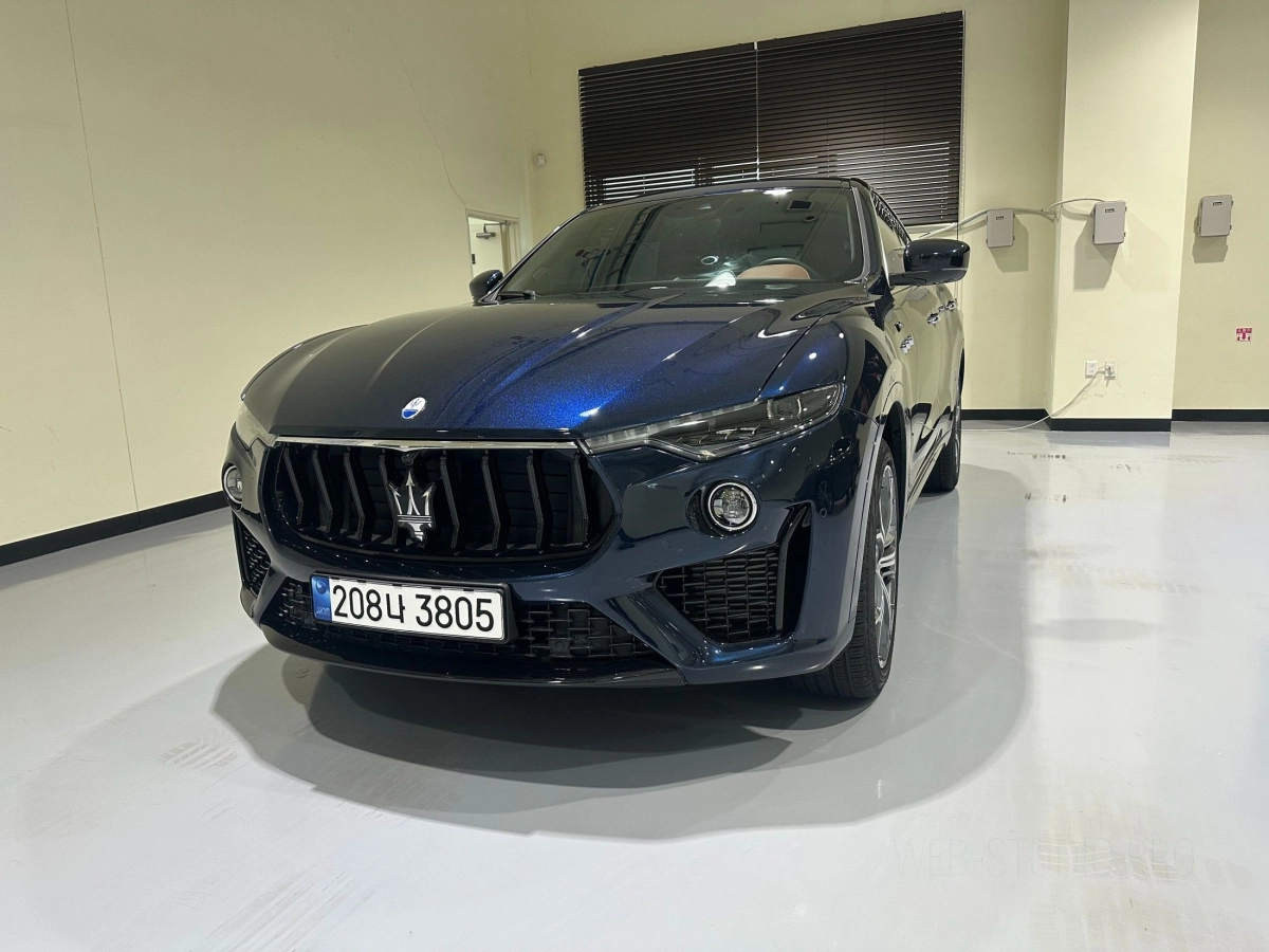 MASERATI LEVANTE  2023