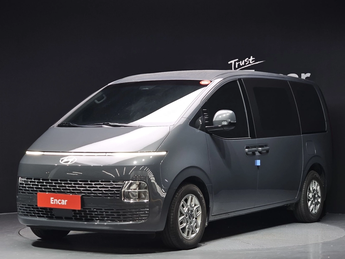 HYUNDAI STARIA 2025