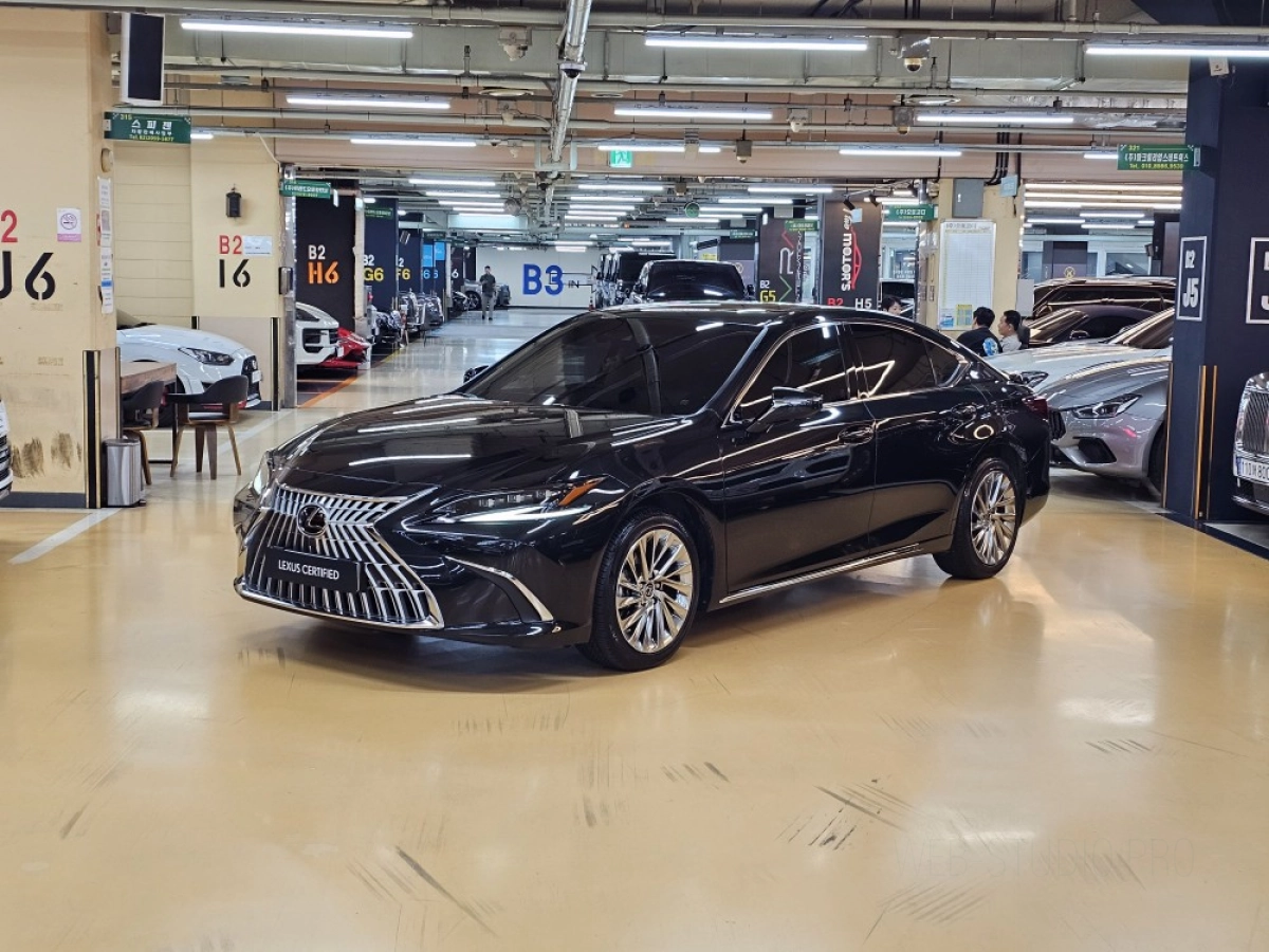 LEXUS ES300H  2025