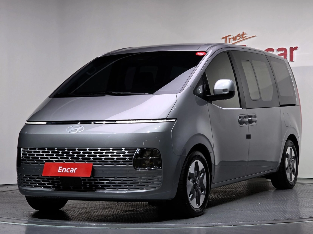 HYUNDAI STARIA 2025