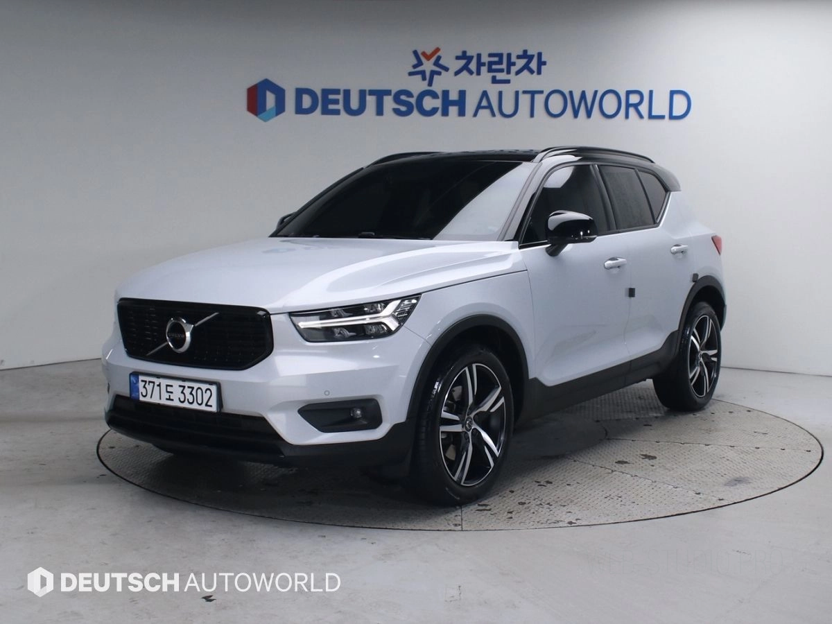 VOLVO XC40  2022