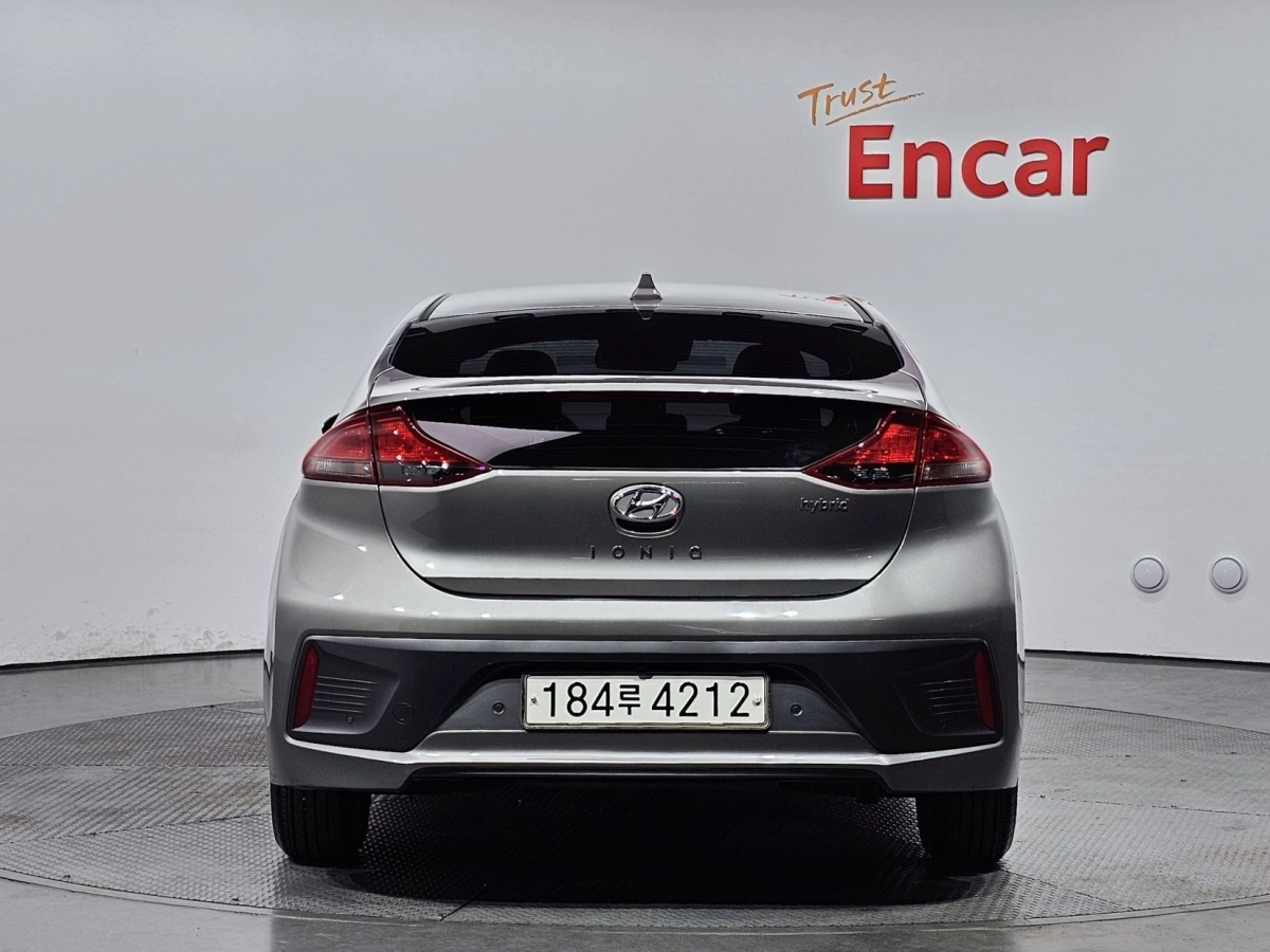 HYUNDAI IONIQ HYBRID