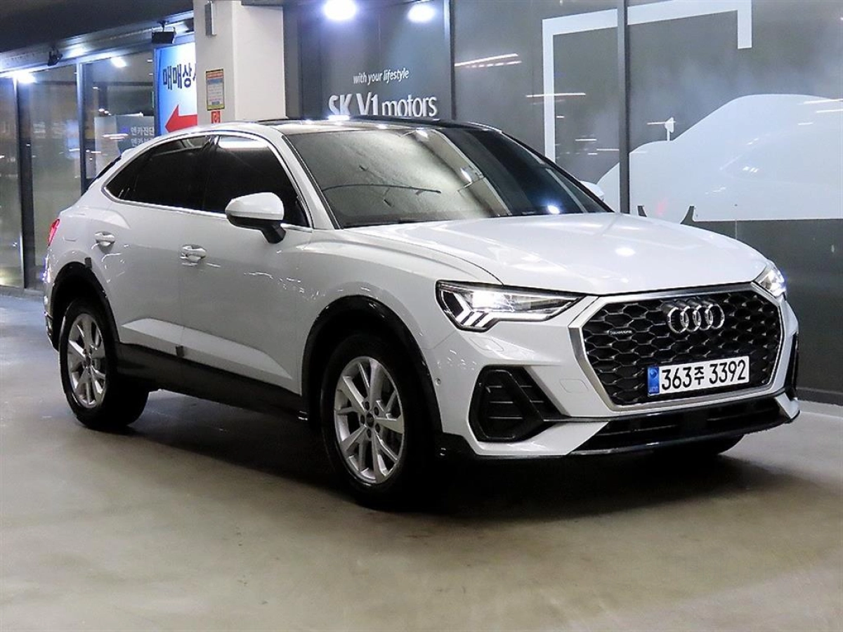 AUDI Q3 F3