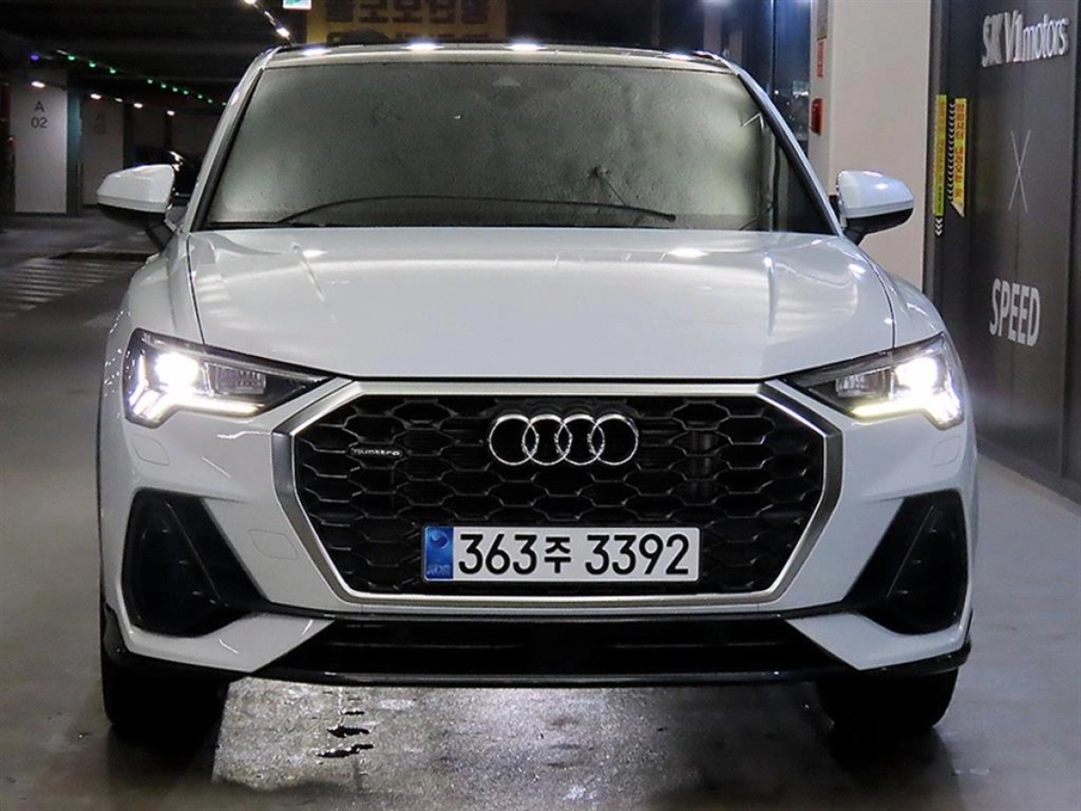 AUDI Q3 F3
