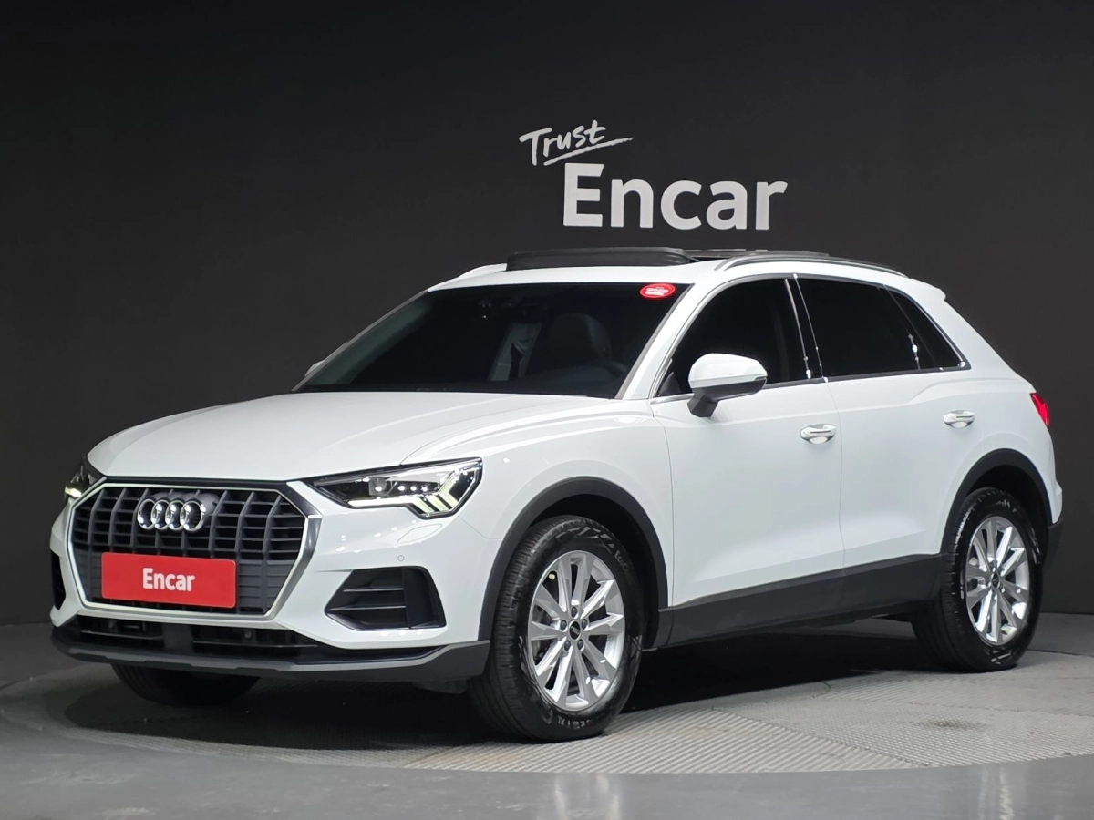 AUDI Q3 F3