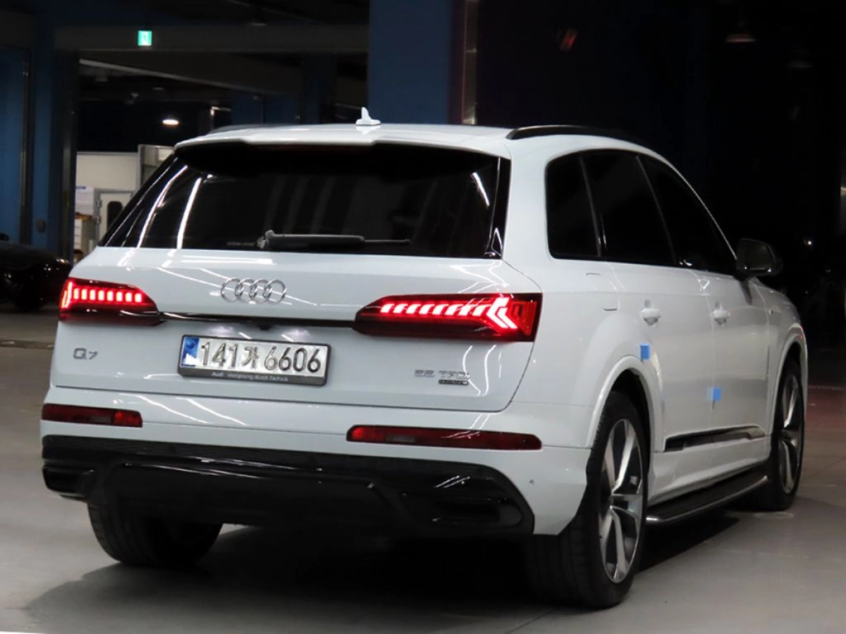 AUDI Q7 4M