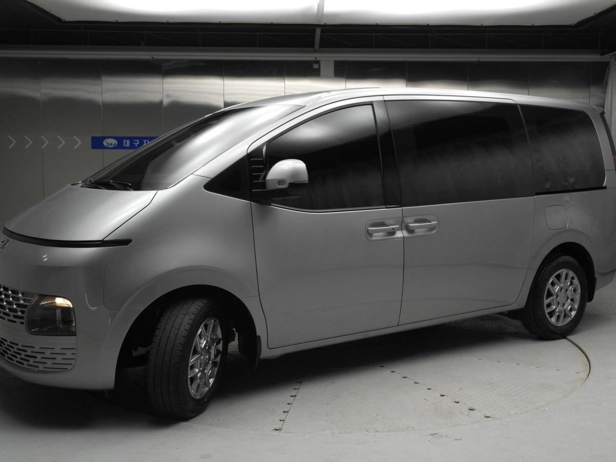 HYUNDAI STARIA  2021