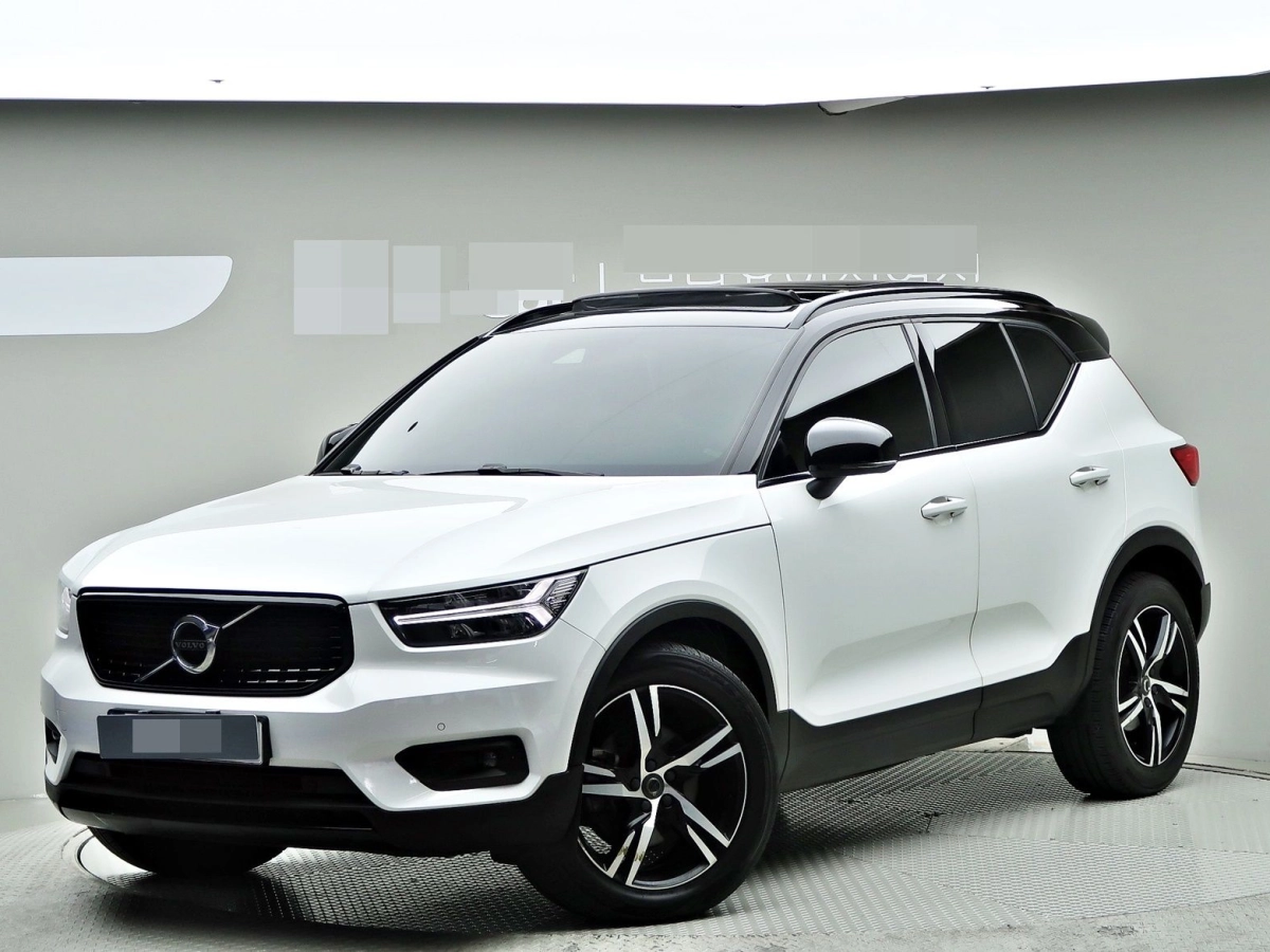 VOLVO XC40
